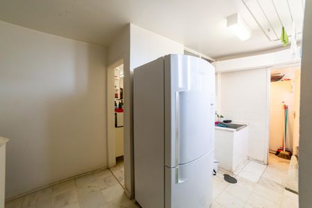 Apartamento à venda com 450m², 6 quartos e 2 vagas Apartamento à venda com 450m², 6 quartos e 2 vagasÁrea de Serviço 1