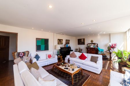 Apartamento à venda com 450m², 6 quartos e 2 vagas Apartamento à venda com 450m², 6 quartos e 2 vagasSala