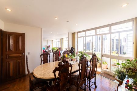 Apartamento à venda com 450m², 6 quartos e 2 vagas Apartamento à venda com 450m², 6 quartos e 2 vagasSala de Jantar