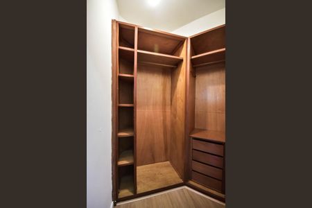 Apartamento à venda com 47m², 1 quarto e 1 vaga Apartamento à venda com 47m², 1 quarto e 1 vagaArmário do Corredor