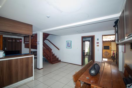 Sala de casa à venda com 3 quartos, 150m² em Petrópolis, Porto Alegre