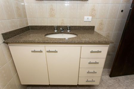 Casa à venda com 220m², 3 quartos e 6 vagasBanheiro Social