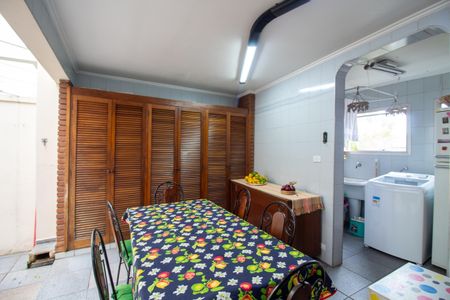 Casa de condomínio à venda com 177m², 4 quartos e 2 vagasQuintal