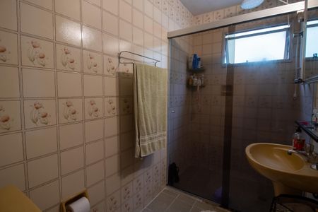 Casa de condomínio à venda com 177m², 4 quartos e 2 vagasBanheiro do Quarto 1