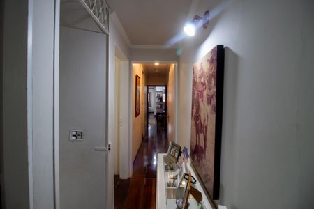 Casa de condomínio à venda com 177m², 4 quartos e 2 vagasCorredor