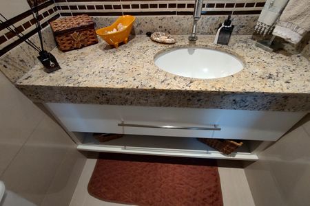 Casa de condomínio à venda com 145m², 3 quartos e 2 vagasLavabo