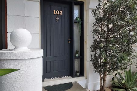 Casa de condomínio à venda com 145m², 3 quartos e 2 vagasFachada