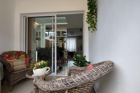 Casa de condomínio à venda com 145m², 3 quartos e 2 vagasVaranda