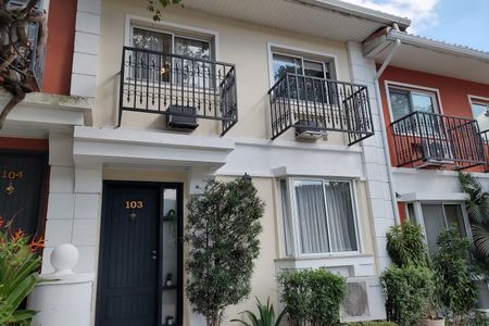 Casa de condomínio à venda com 145m², 3 quartos e 2 vagasFachada