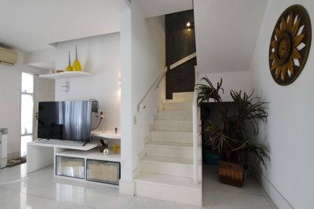 Casa de condomínio à venda com 145m², 3 quartos e 2 vagasSala