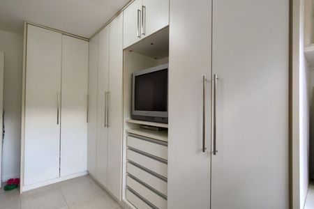 Casa de condomínio à venda com 145m², 3 quartos e 2 vagasQuarto 2 - Armários