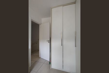 Casa de condomínio à venda com 145m², 3 quartos e 2 vagasQuarto 2 - Armários