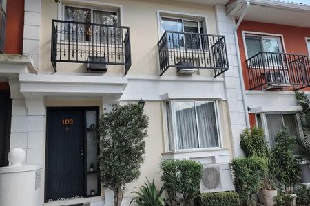 Casa de condomínio à venda com 145m², 3 quartos e 2 vagasFachada