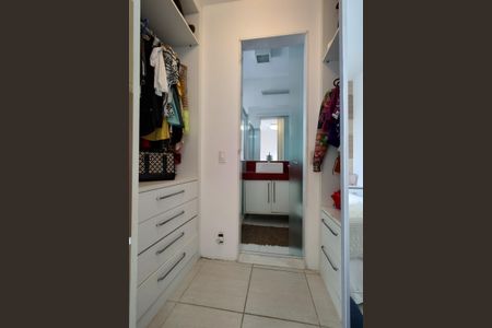 Casa de condomínio à venda com 145m², 3 quartos e 2 vagasCloset da suíte