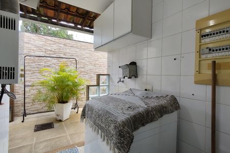 Casa de condomínio à venda com 145m², 3 quartos e 2 vagasÁrea de Serviço