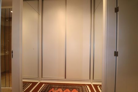 Apartamento à venda com 260m², 3 quartos e 4 vagasCloset da suíte 1