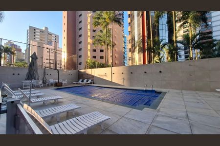 Apartamento à venda com 260m², 3 quartos e 4 vagasÁrea comum - piscina