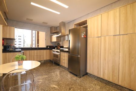 Apartamento à venda com 260m², 3 quartos e 4 vagasCozinha