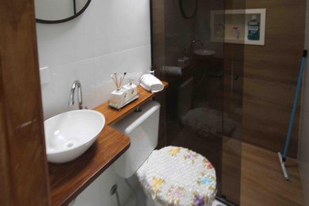 Casa à venda com 85m², 2 quartos e 2 vagas Casa à venda com 85m², 2 quartos e 2 vagasBanheiro da Suíte 2