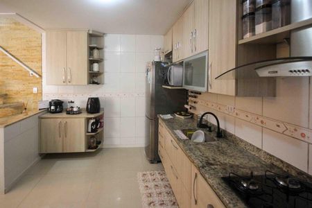 Casa à venda com 85m², 2 quartos e 2 vagas Casa à venda com 85m², 2 quartos e 2 vagasCozinha
