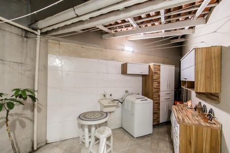 Casa à venda com 290m², 2 quartos e 4 vagas Casa à venda com 290m², 2 quartos e 4 vagasÁrea de Serviço