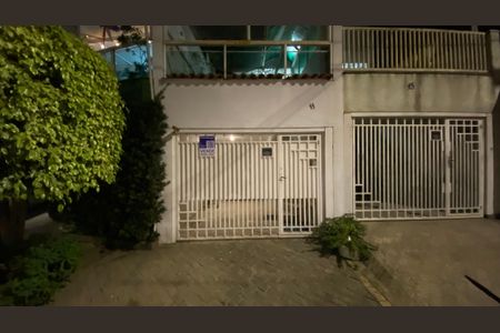 Casa à venda com 290m², 2 quartos e 4 vagas Casa à venda com 290m², 2 quartos e 4 vagasFachada