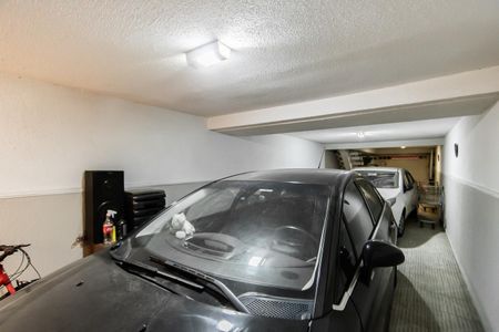 Casa à venda com 290m², 2 quartos e 4 vagas Casa à venda com 290m², 2 quartos e 4 vagasGaragem