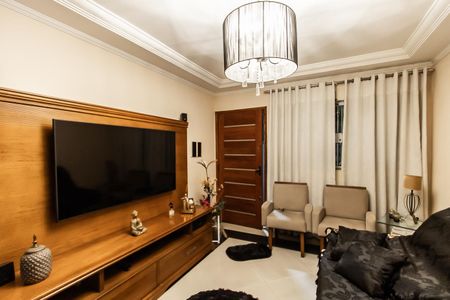 Casa à venda com 290m², 2 quartos e 4 vagas Casa à venda com 290m², 2 quartos e 4 vagasSala