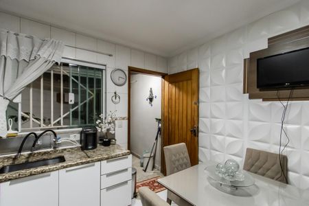 Casa à venda com 290m², 2 quartos e 4 vagas Casa à venda com 290m², 2 quartos e 4 vagasCozinha