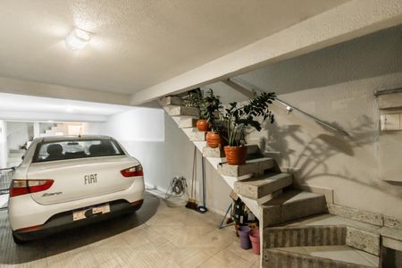 Casa à venda com 290m², 2 quartos e 4 vagas Casa à venda com 290m², 2 quartos e 4 vagasGaragem