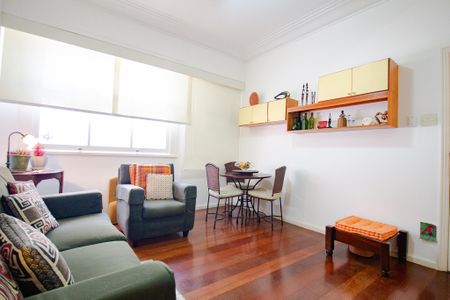 Apartamento à venda com 70m², 2 quartos e 1 vaga Apartamento à venda com 70m², 2 quartos e 1 vagaSala