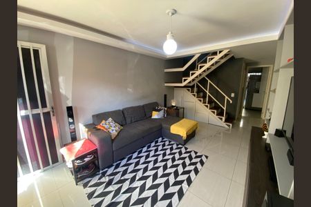 Casa à venda com 75m², 2 quartos e 1 vaga Casa à venda com 75m², 2 quartos e 1 vagaSala