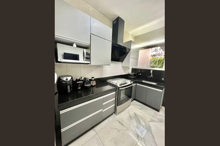 Casa à venda com 198m², 3 quartos e 3 vagas Casa à venda com 198m², 3 quartos e 3 vagasCozinha