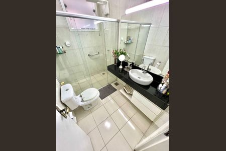 Casa à venda com 198m², 3 quartos e 3 vagas Casa à venda com 198m², 3 quartos e 3 vagasBanheiro da Suíte