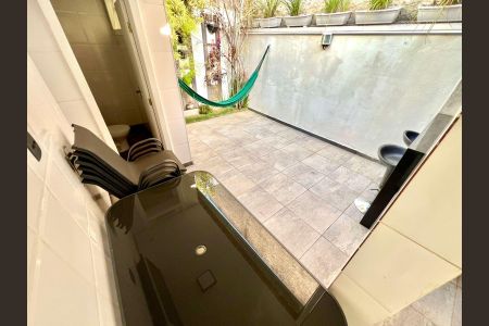 Casa à venda com 198m², 3 quartos e 3 vagas Casa à venda com 198m², 3 quartos e 3 vagasEspaço Gourmet