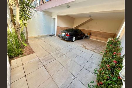 Casa à venda com 198m², 3 quartos e 3 vagas Casa à venda com 198m², 3 quartos e 3 vagasGaragem