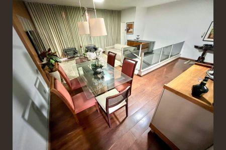Casa à venda com 198m², 3 quartos e 3 vagas Casa à venda com 198m², 3 quartos e 3 vagasSala