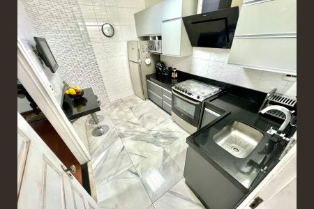 Casa à venda com 198m², 3 quartos e 3 vagas Casa à venda com 198m², 3 quartos e 3 vagasCozinha