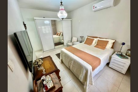 Casa à venda com 198m², 3 quartos e 3 vagas Casa à venda com 198m², 3 quartos e 3 vagasSuíte