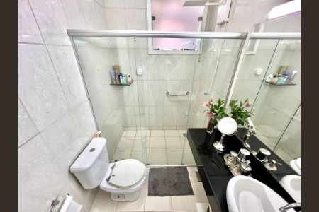 Casa à venda com 198m², 3 quartos e 3 vagas Casa à venda com 198m², 3 quartos e 3 vagasBanheiro da Suíte