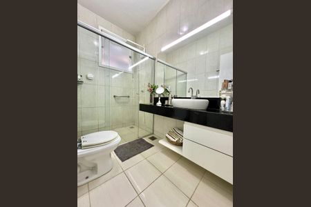 Casa à venda com 198m², 3 quartos e 3 vagas Casa à venda com 198m², 3 quartos e 3 vagasBanheiro da Suíte