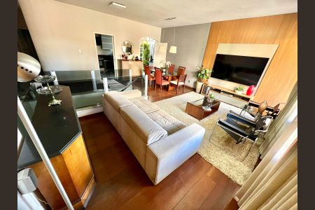 Casa à venda com 198m², 3 quartos e 3 vagas Casa à venda com 198m², 3 quartos e 3 vagasSala