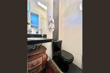 Casa à venda com 198m², 3 quartos e 3 vagas Casa à venda com 198m², 3 quartos e 3 vagasLavabo