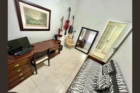 Casa à venda com 198m², 3 quartos e 3 vagas Casa à venda com 198m², 3 quartos e 3 vagasQuarto 1