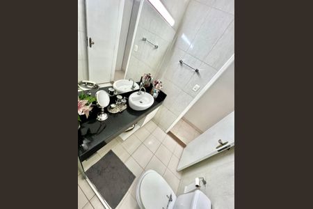 Casa à venda com 198m², 3 quartos e 3 vagas Casa à venda com 198m², 3 quartos e 3 vagasBanheiro da Suíte