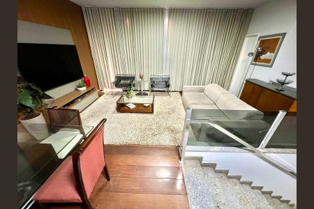 Casa à venda com 198m², 3 quartos e 3 vagas Casa à venda com 198m², 3 quartos e 3 vagasSala