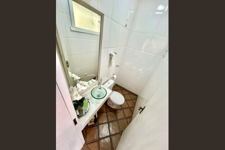 Casa à venda com 198m², 3 quartos e 3 vagas Casa à venda com 198m², 3 quartos e 3 vagasBanheiro de Serviço