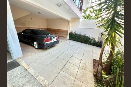 Casa à venda com 198m², 3 quartos e 3 vagas Casa à venda com 198m², 3 quartos e 3 vagasGaragem