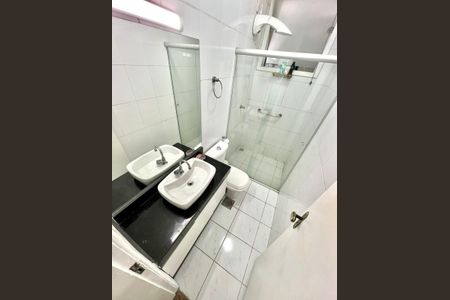 Casa à venda com 198m², 3 quartos e 3 vagas Casa à venda com 198m², 3 quartos e 3 vagasBanheiro social