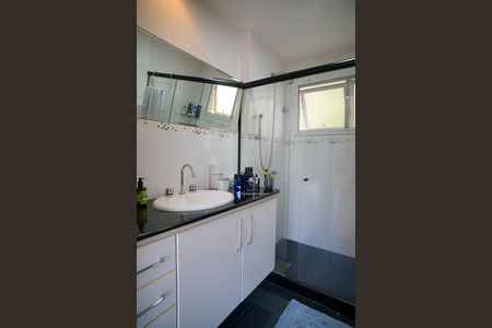 Casa de condomínio à venda com 315m², 4 quartos e 4 vagasBanheiro do Suíte 1